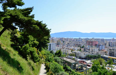 Utsikt över staden Vlora i Albanien