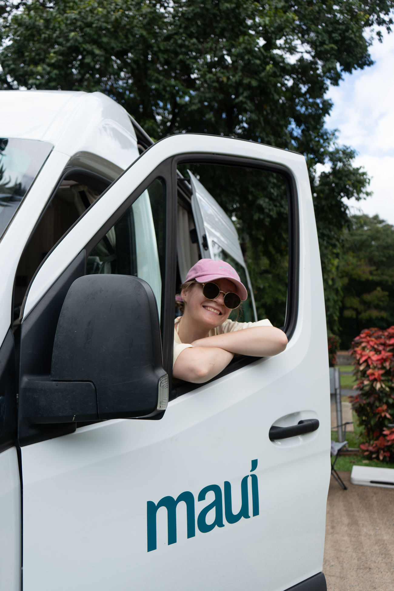 en campervan i australien rullar fram i vildmarken