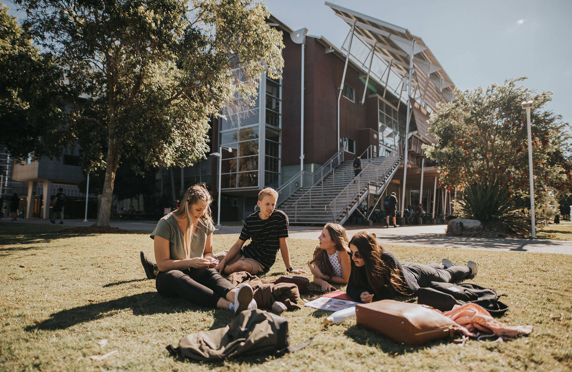 studenter chillar på campus vid University of the Sunshine Coast