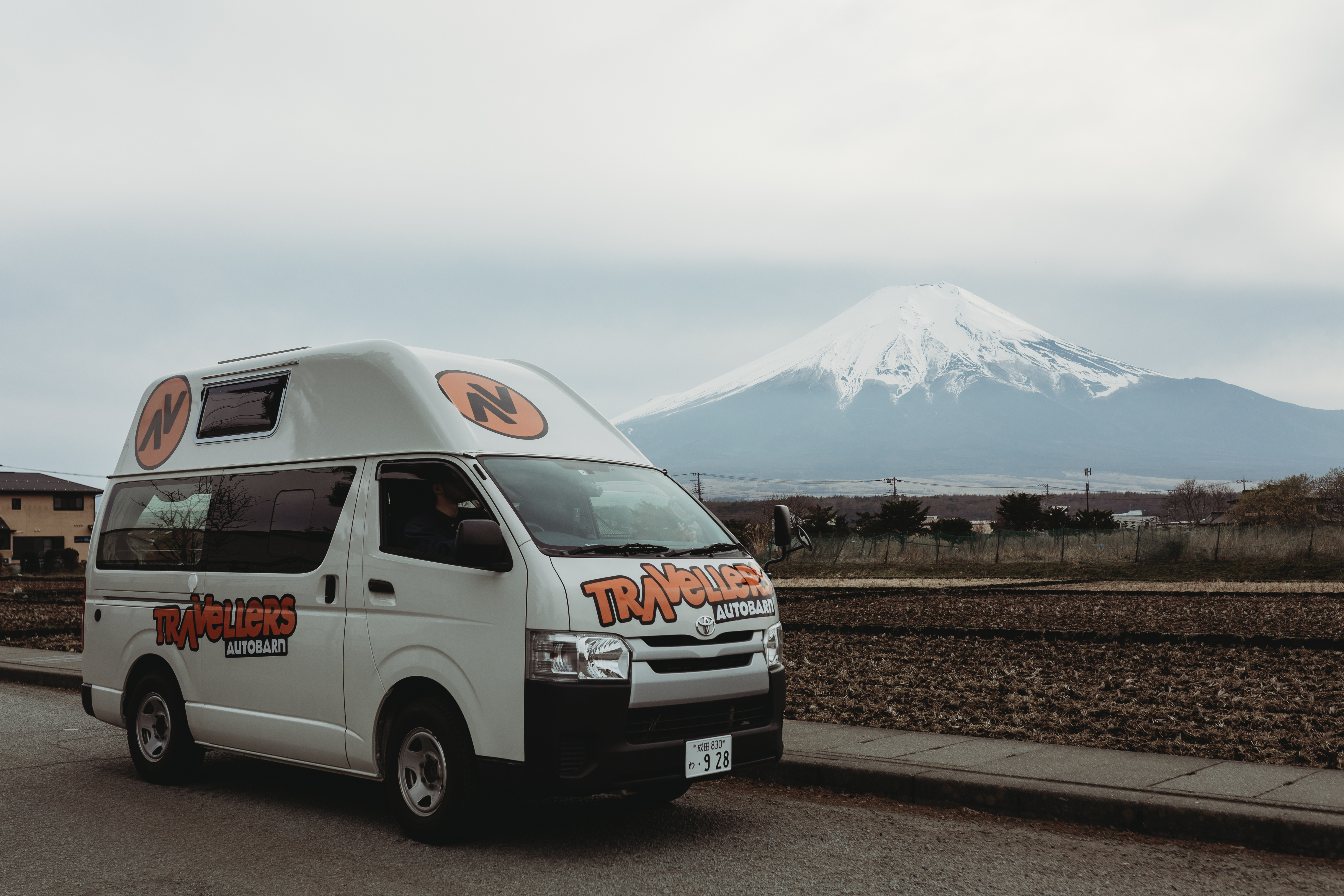 Hyr en Kuga campervan från Travellers Autobarn i Japan