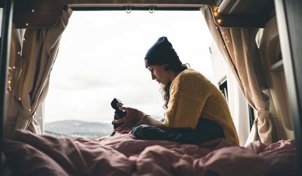 campervan-girl-in-van-transport