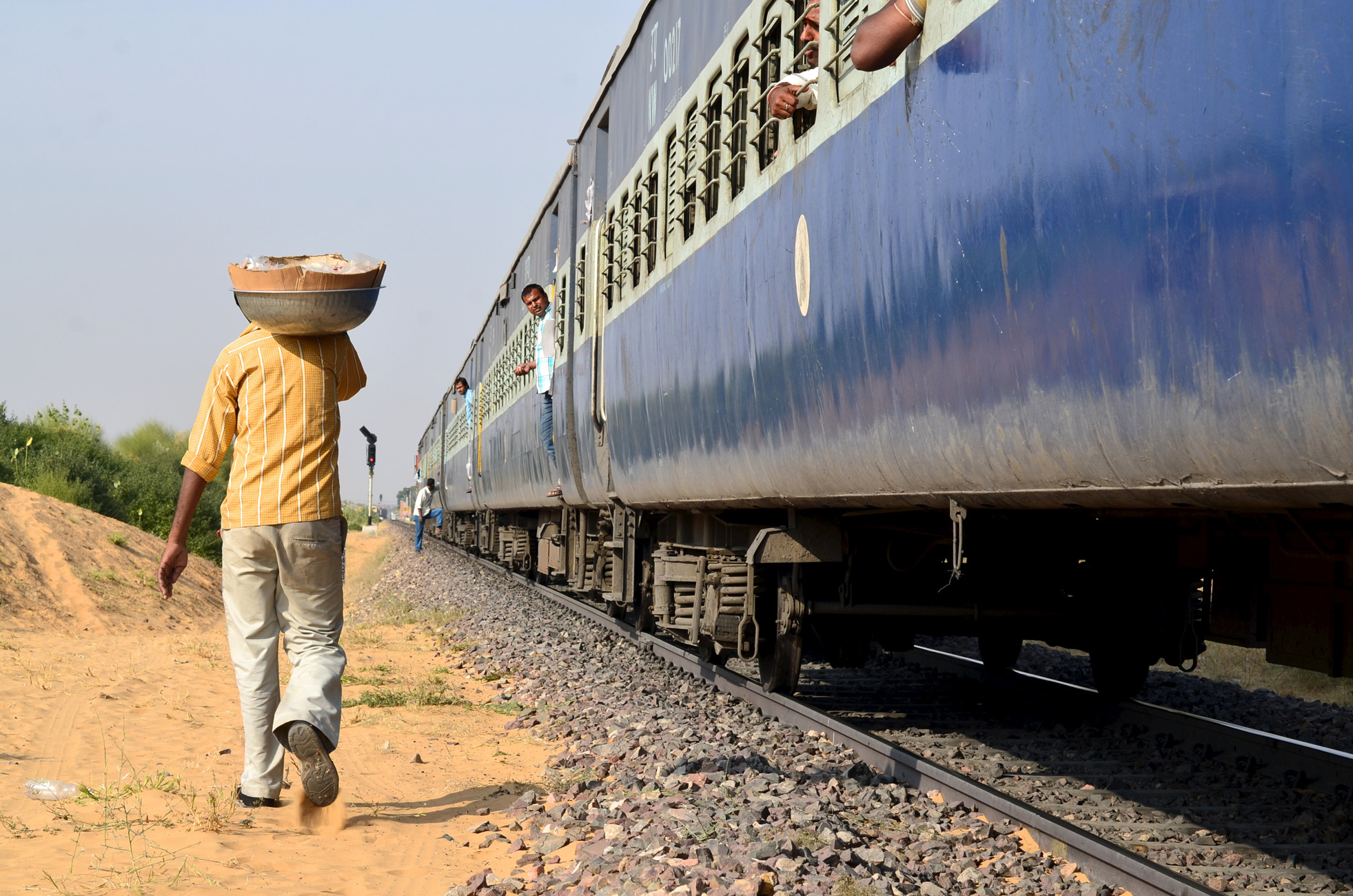 man som tågluffar i indien