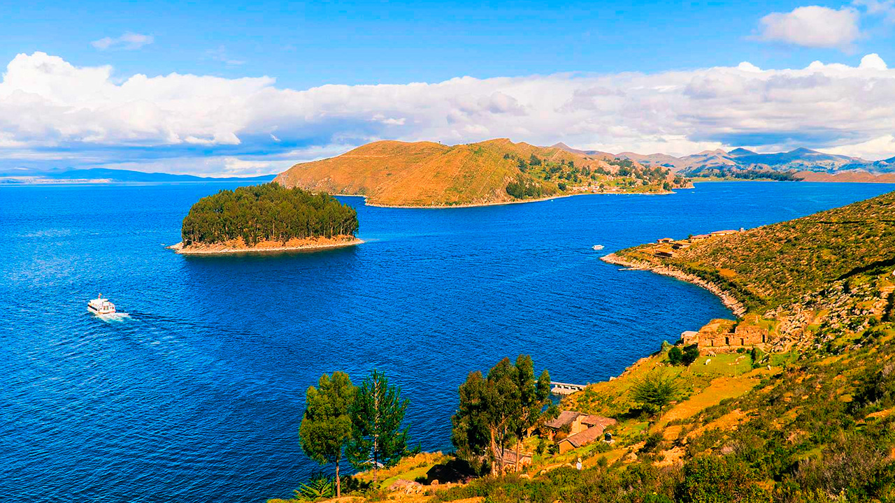 Besök Lake Titicaca med Peru Hop busspass