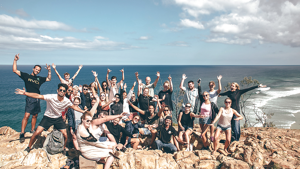 fraser-island-nomads-group_1280x720