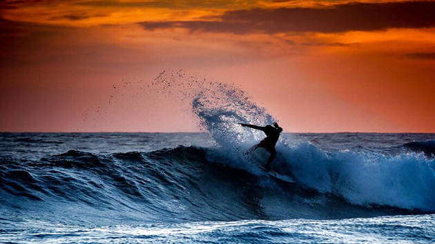 sunset-surfer-portugal-1280-720px