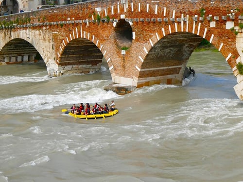 1890-rafting_on_the_arno_river