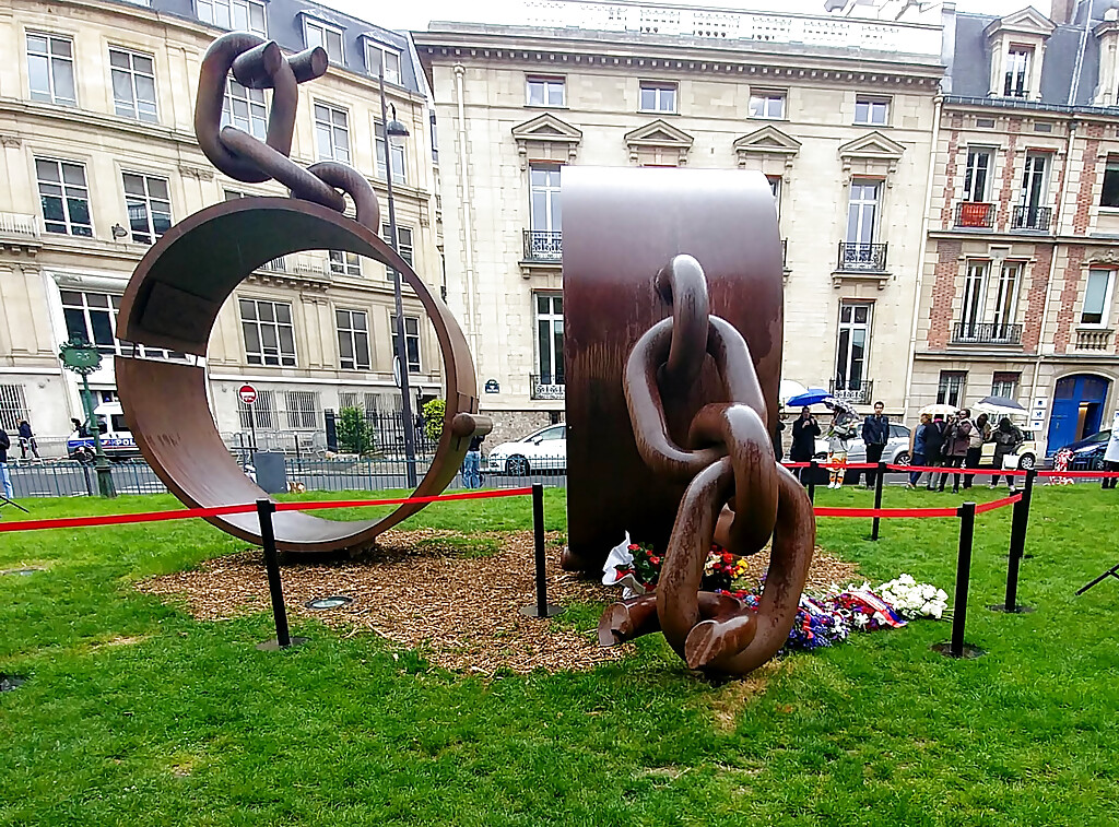 broken_slave_chains_cut