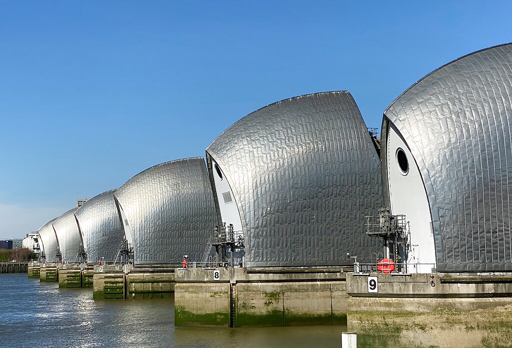 1726-thames_barrier