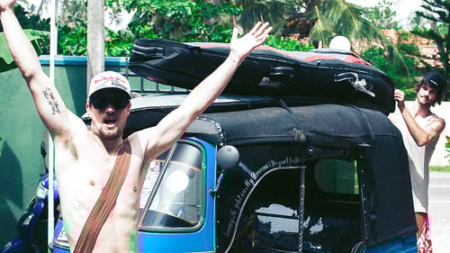 lapoint-surfing-sri-lanka-boards-on-tuktuk