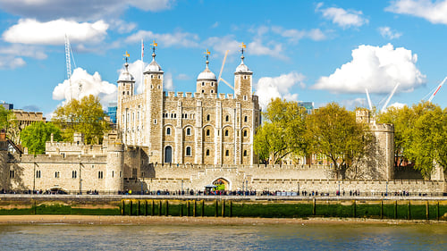 621-axis-globe-london-tower-of-london
