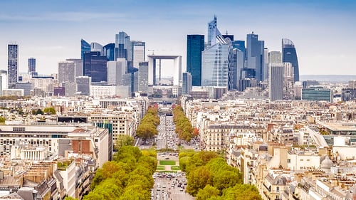 240-europe-incoming-france-paris-la-defense-grande-arche