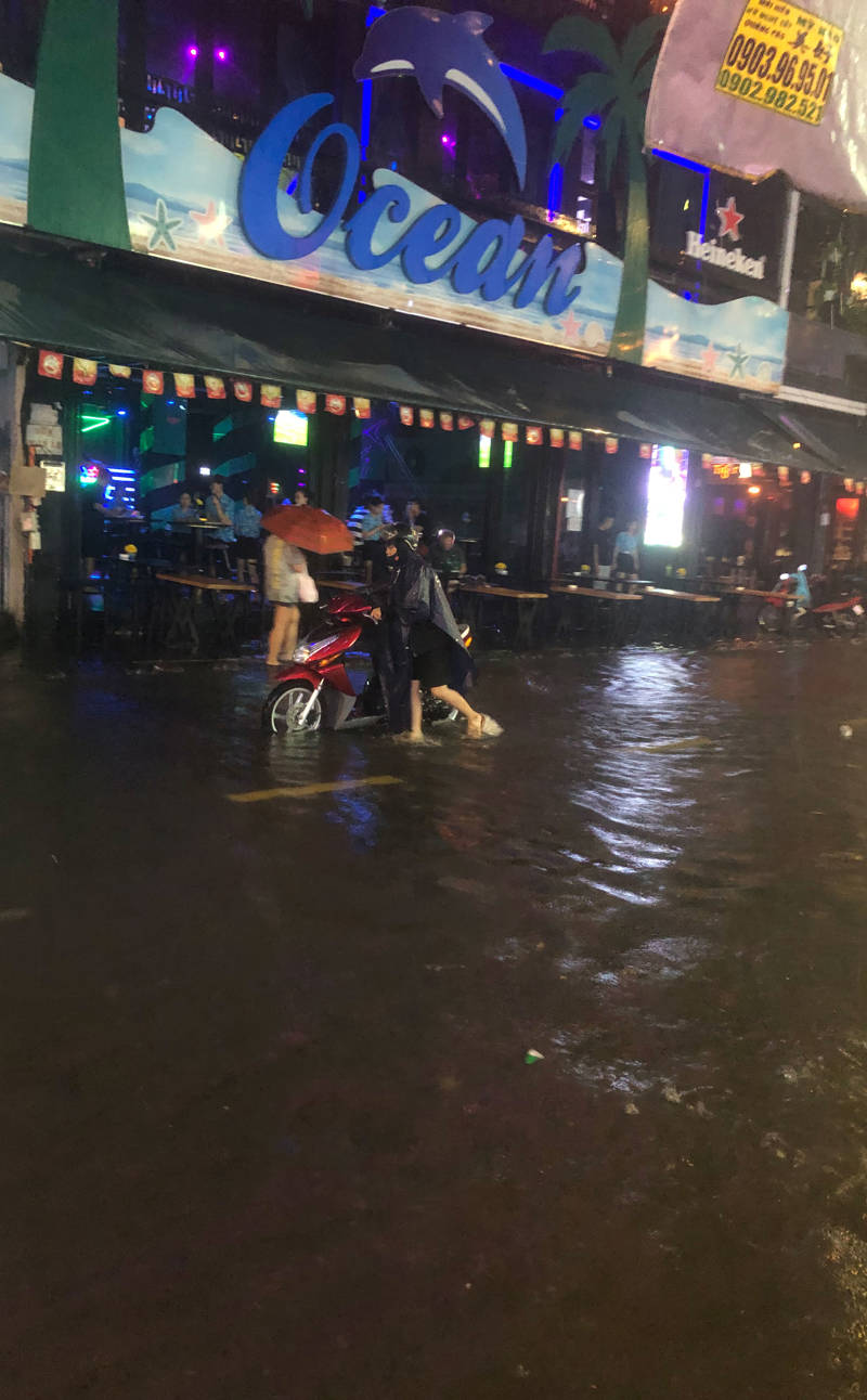 Travel Expert Danique from KILROY Netherlands showing off the flood she experiences in Vietnam